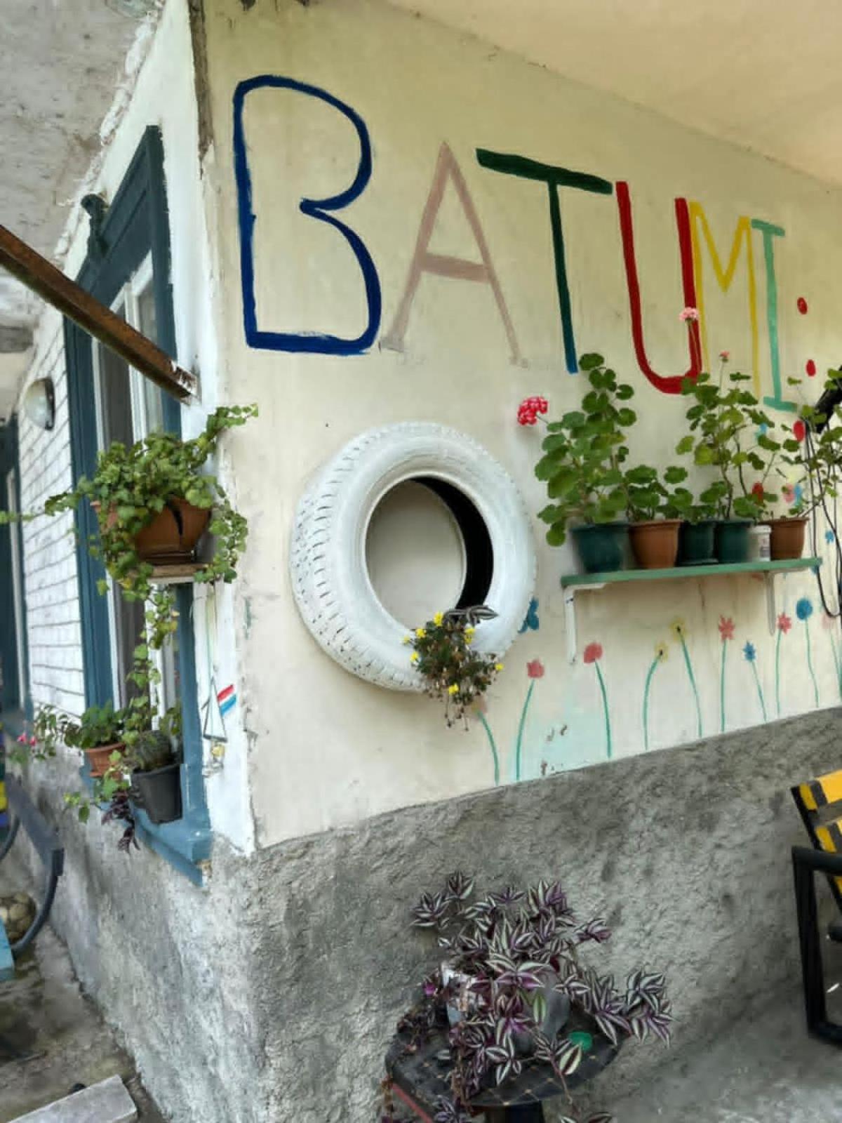 Guest House Barbi Batumi Exteriör bild