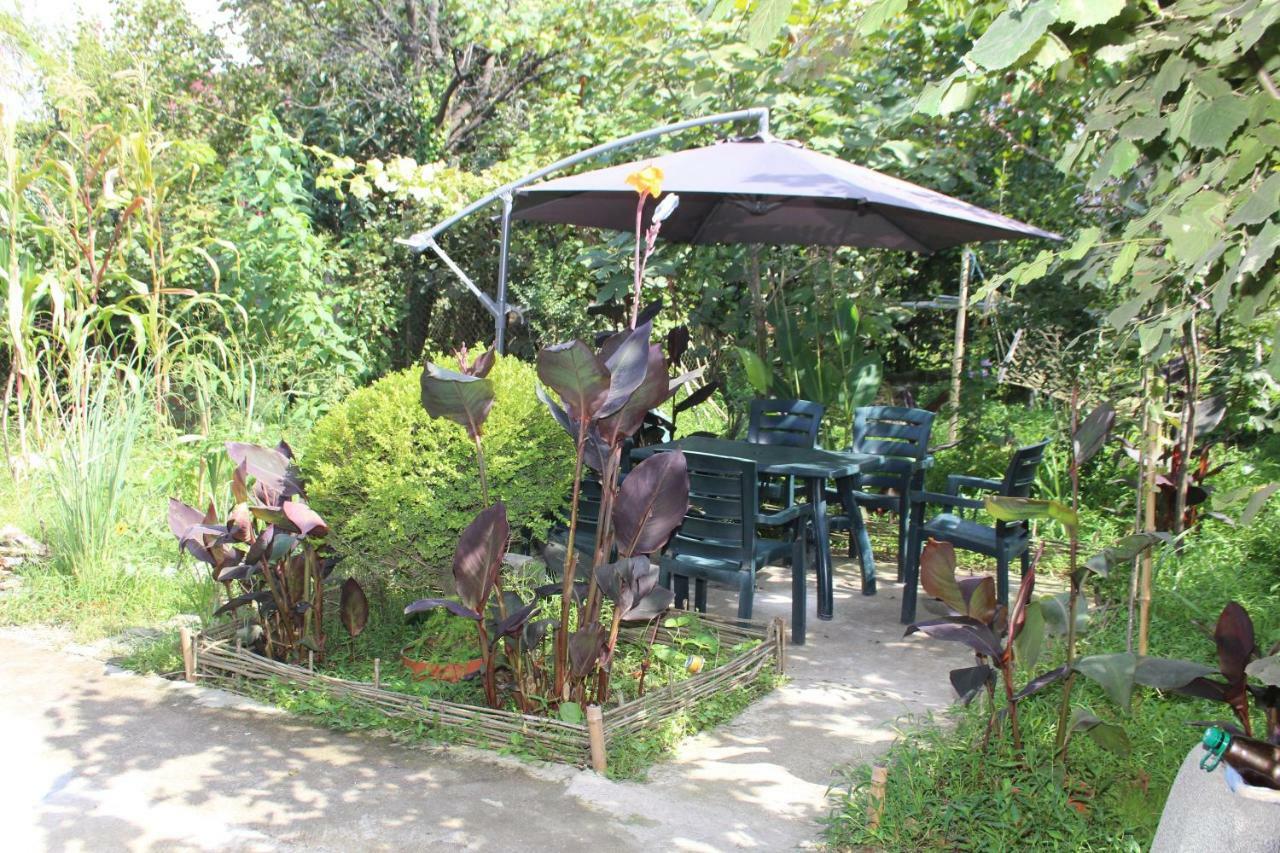 Guest House Barbi Batumi Exteriör bild